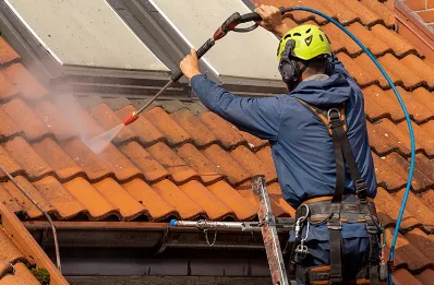 Démoussage et hydrofuge de toiture à Sédeilhac
